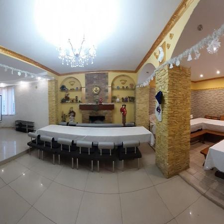 Куренiвський Двiр Kiev Extérieur photo