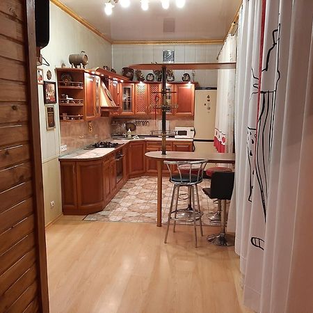 Куренiвський Двiр Kiev Extérieur photo