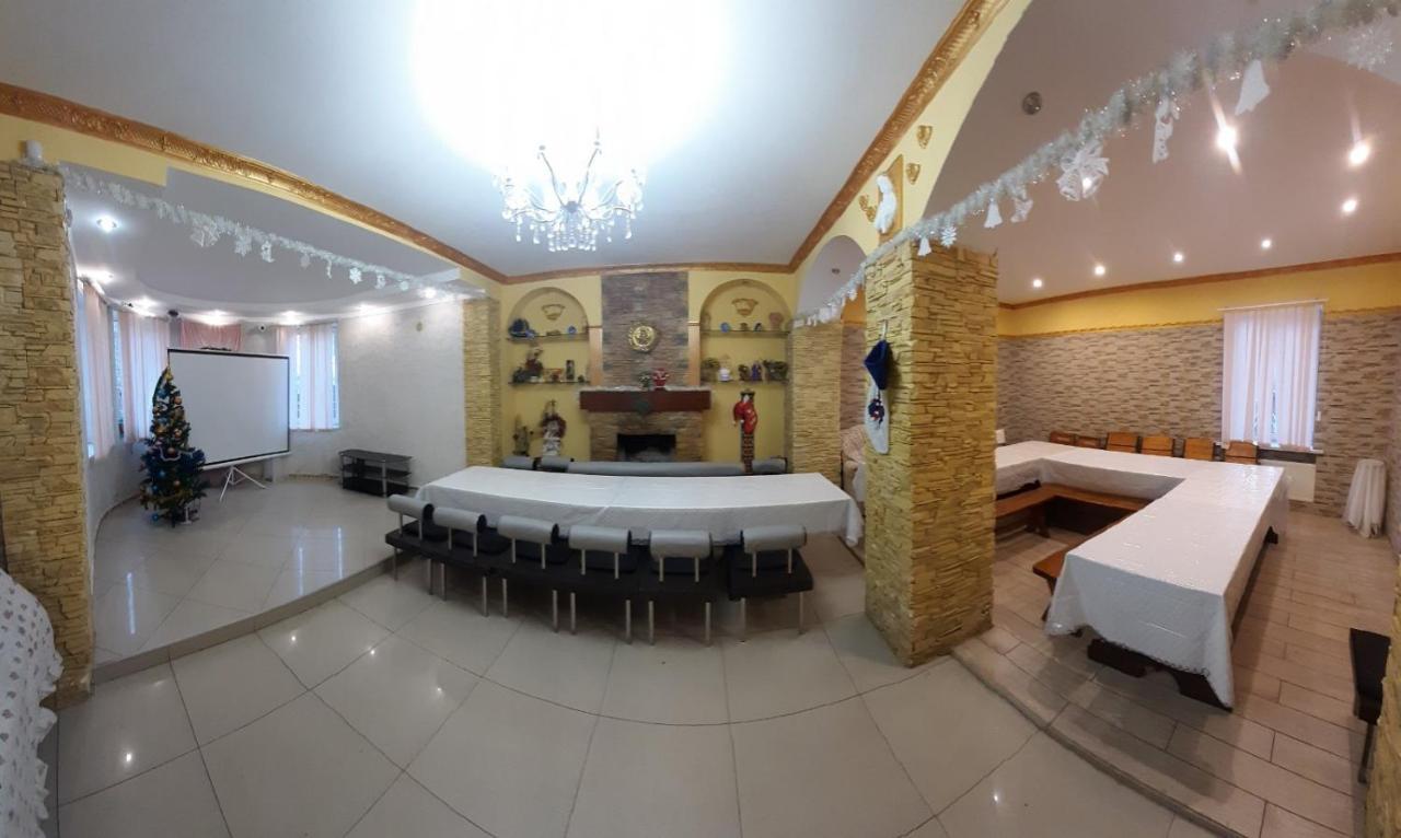 Куренiвський Двiр Kiev Extérieur photo
